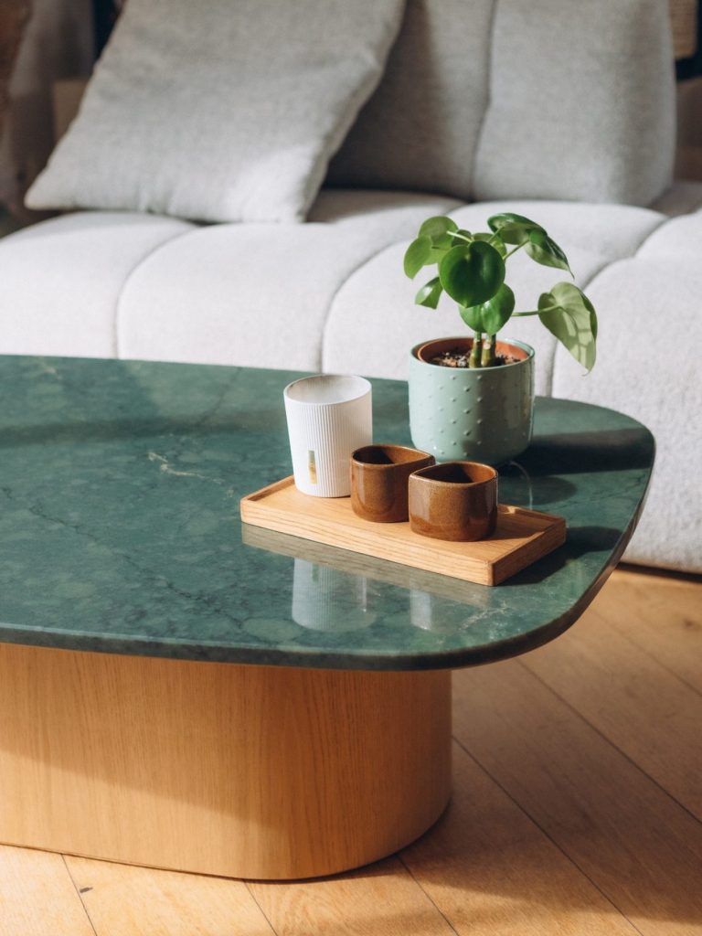 table basse en Silestone et chêne arrondi Épure Mobilier