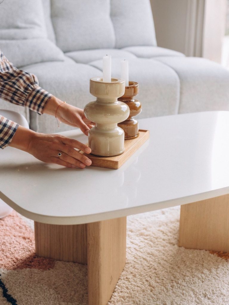 table basse en Silestone et chêne massif arrondi Épure Mobilier