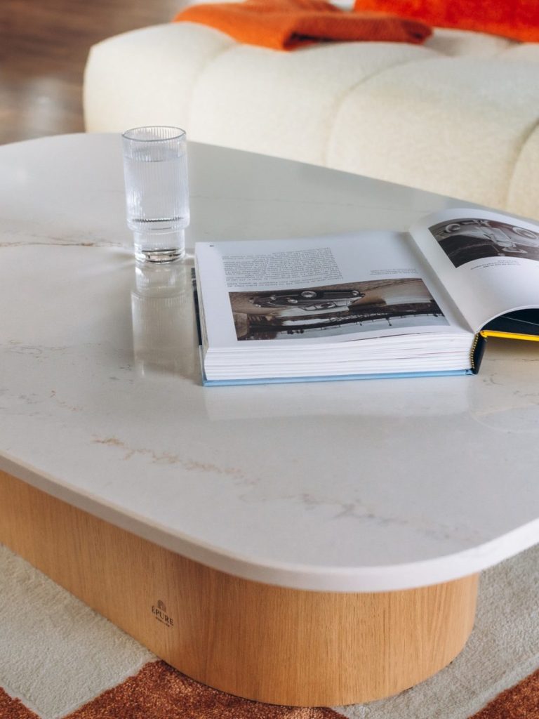 table basse en Silestone et chêne arrondi Épure Mobilier