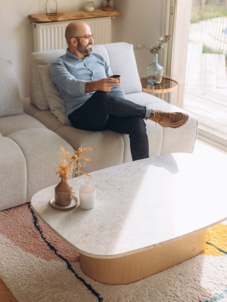 table basse en Silestone et chêne arrondi Épure Mobilier