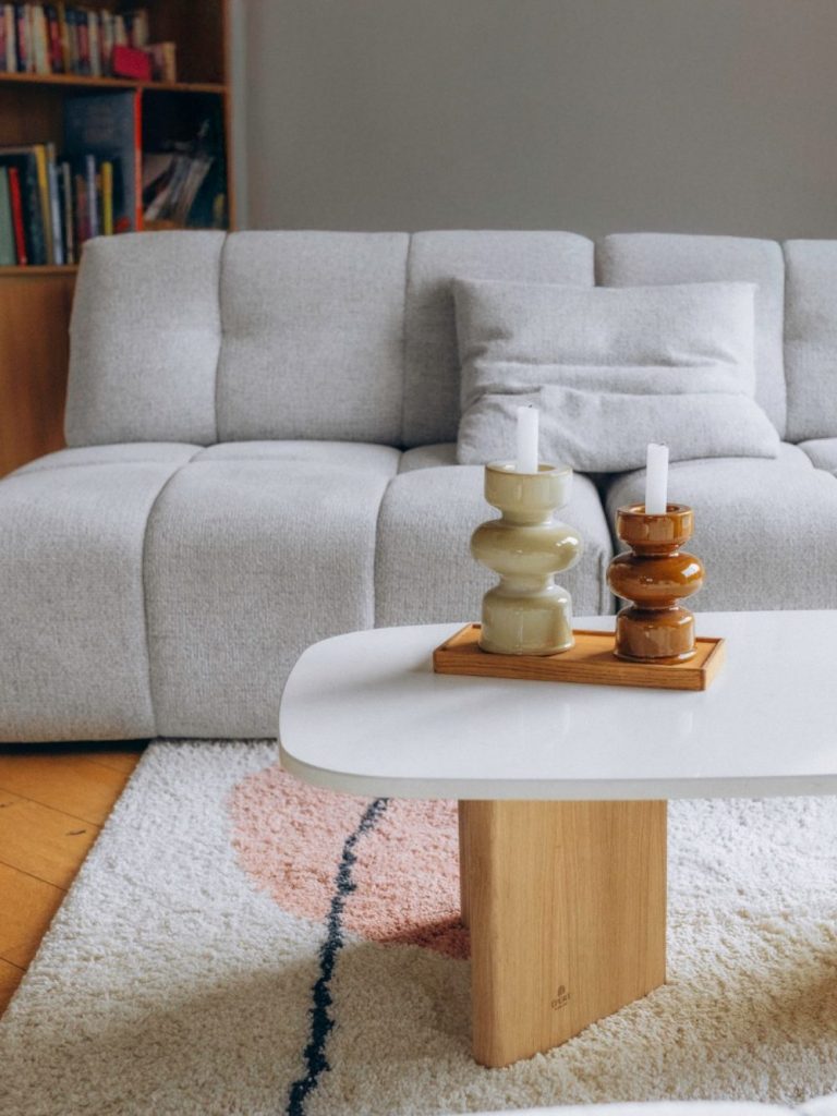 table basse en Silestone et chêne massif arrondi Épure Mobilier toulouse